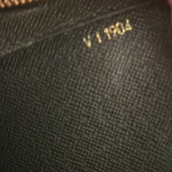 Louis Vuitton briefcase Taiga Green edition Is coming with the personal wallet. - Picture 10 of 10